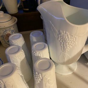 Milk glass set with 6 cups